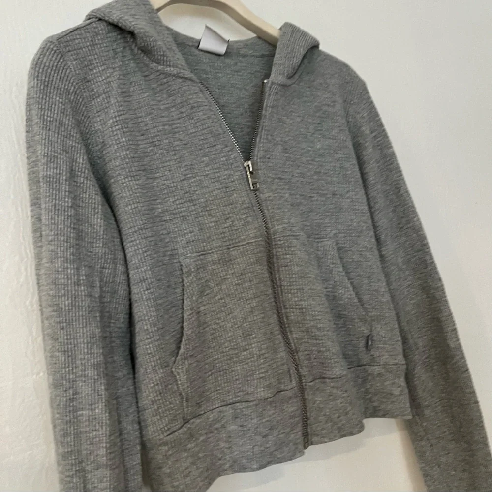 Aritzia Tna Heather Dover Gray Waffle Zip Hoodie Cropped XS - Picture 3 of 6